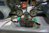 Bijur Delimon DR403A0405 - Reversing valve DR4-3 - 150 bar without return flow - 1 End switch - Mounting bracket with lug